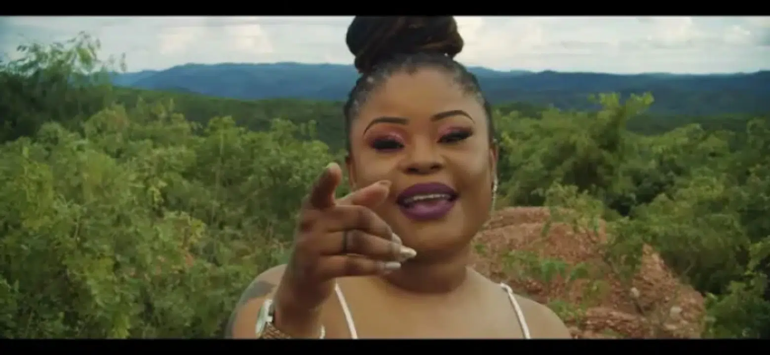 DOWNLOAD VIDEO: Judy Yo – “Pensulo” Mp4