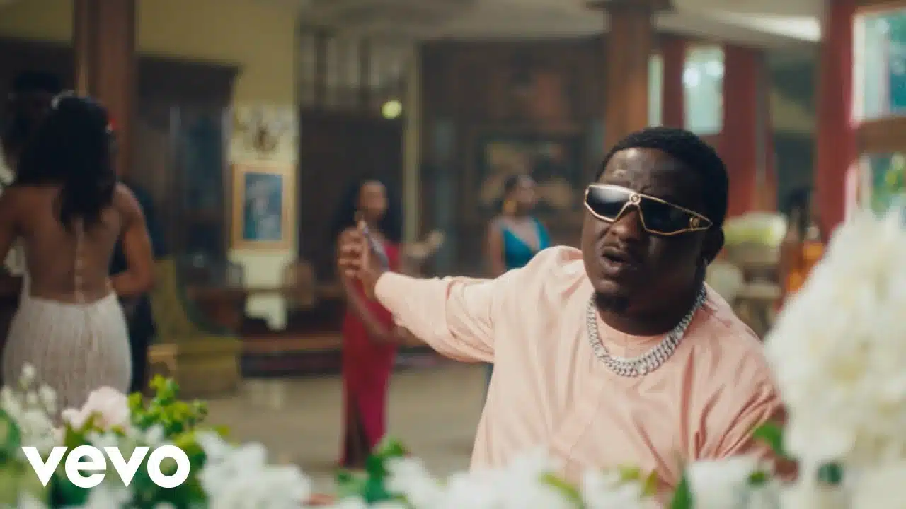 DOWNLOAD VIDEO: Wande Coal, EMPIRE – “Umbrella” Mp4