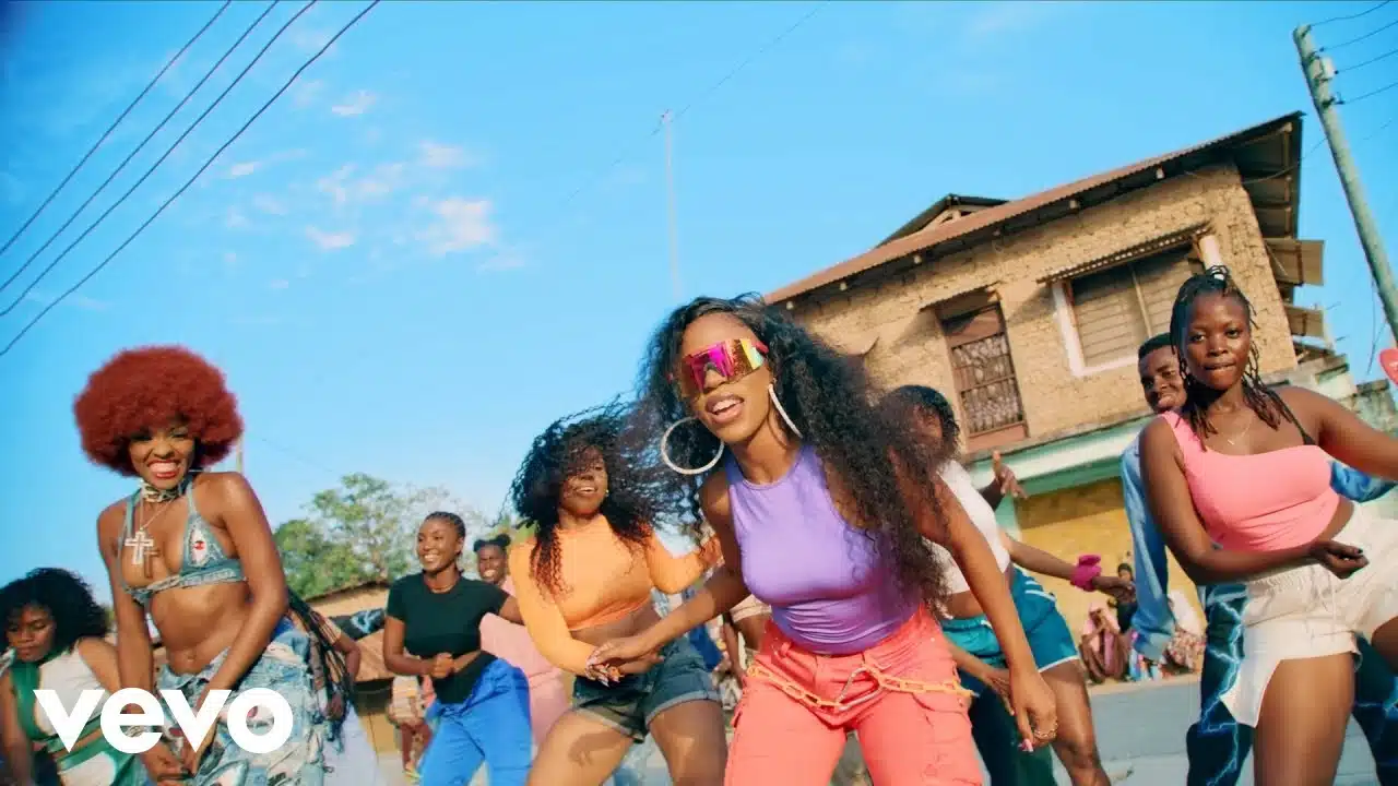 DOWNLOAD VIDEO: Vinka Ft Phina – “Bailando Remix” Mp4