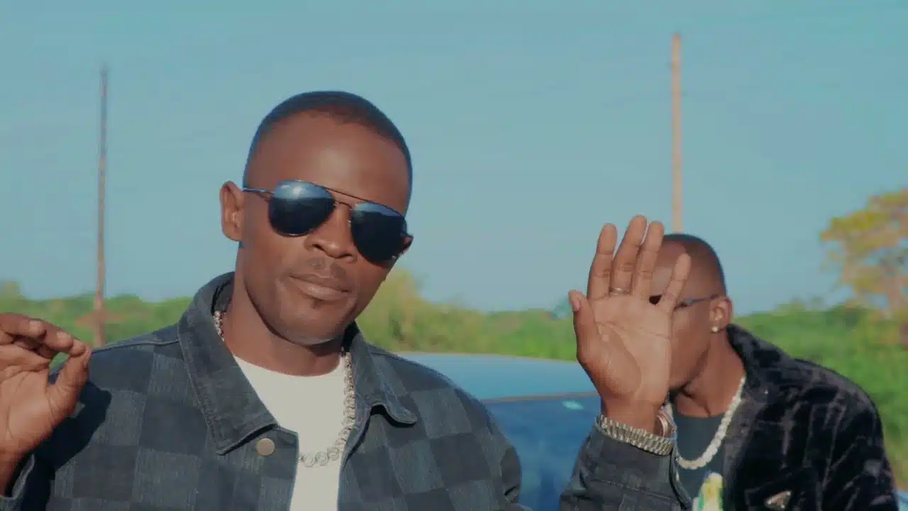 DOWNLOAD VIDEO: Mr Crown Ft Macky 2 – “Njelelako” Mp4