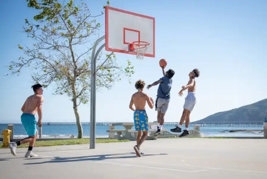 Basketball in the US: from street courts to the NBA. How to make it to the stars?