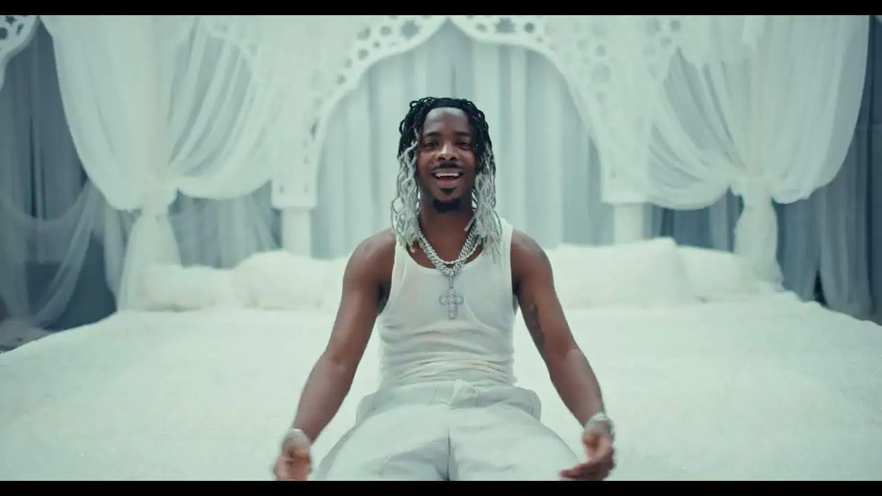 DOWNLOAD VIDEO: Young Jonn Ft Kizz Daniel & Seyi Vibez – “Big Big Things” Mp4