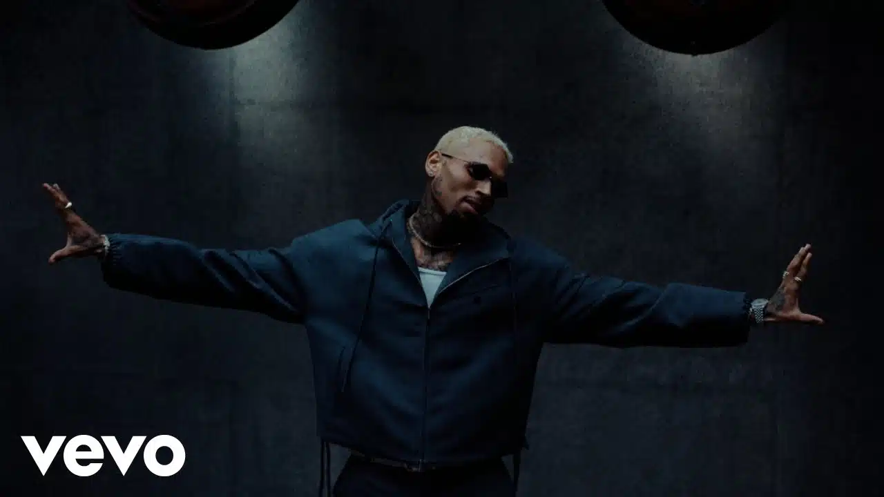 DOWNLOAD VIDEO: Chris Brown Ft . Davido & Lojay – “Sensational” Mp4